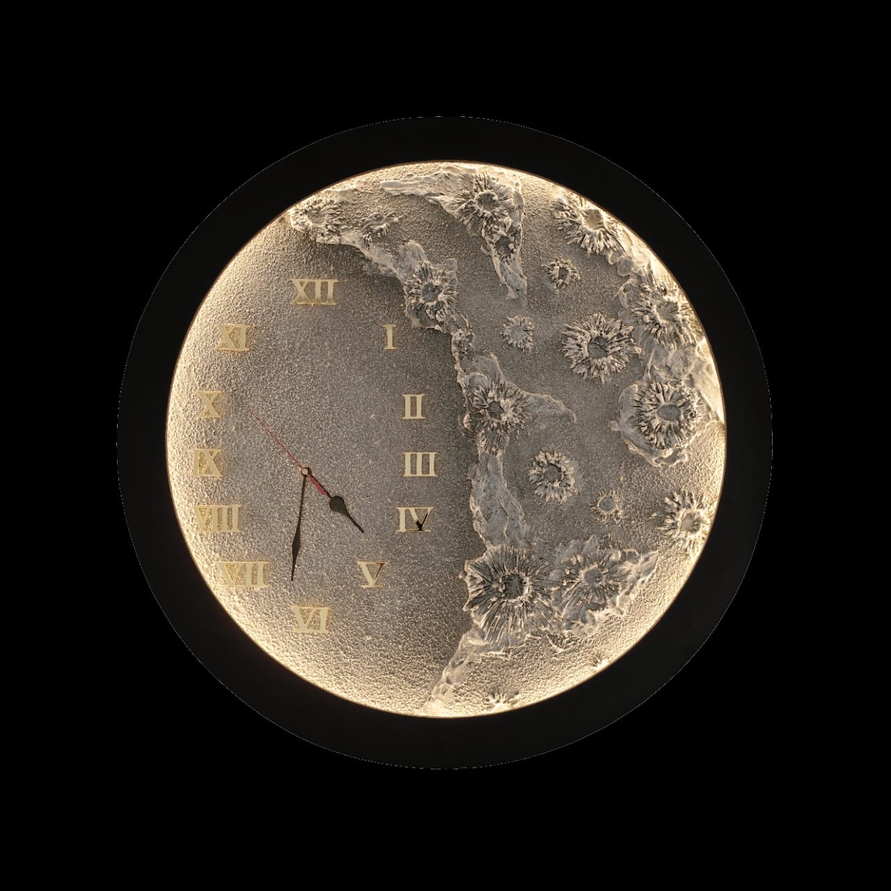 Chic half-moon lamp