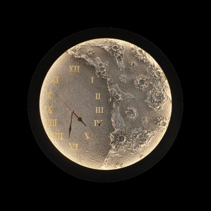 Chic half-moon lamp